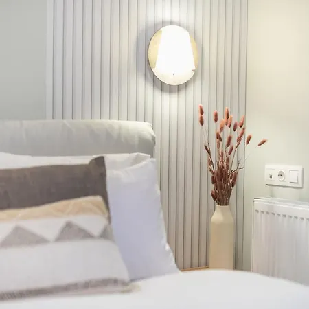 Affordable Luxury With Parking 300mbps Wifi Apartment *