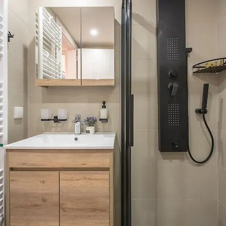 Affordable Luxury With Parking 300mbps Wifi *