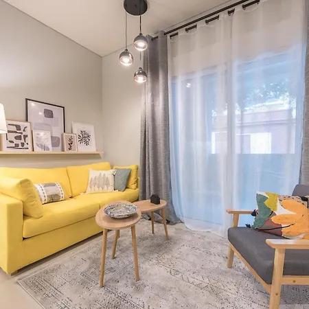 Affordable Luxury With Parking 300mbps Wifi