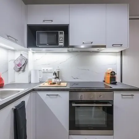 Affordable Luxury With Parking 300mbps Wifi